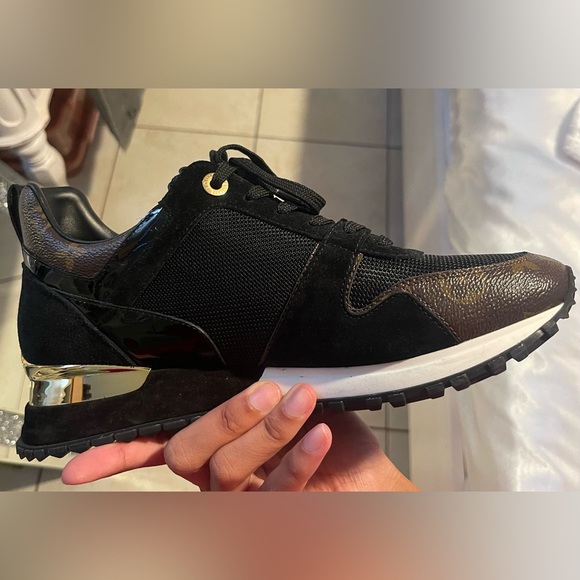 Louis Vuitton Runaway Sneakers - Picture 2 of 4